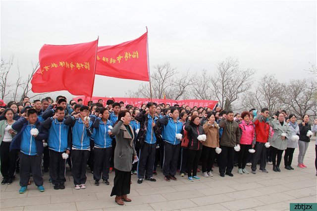 緬懷革命先烈 弘揚(yáng)烈士精神——市特教中心舉行清明節(jié)祭掃活動(dòng)