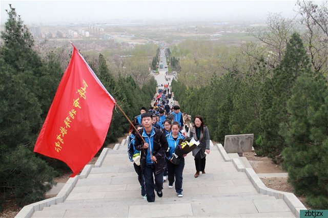 緬懷革命先烈 弘揚(yáng)烈士精神——市特教中心舉行清明節(jié)祭掃活動(dòng)