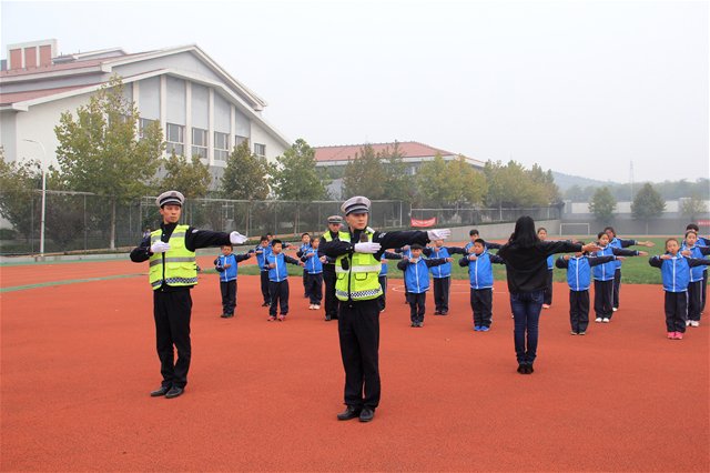 校警共建保安全