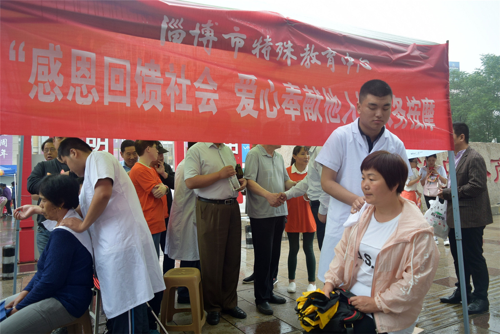 市特教中心開展“感恩回饋社會(huì)  愛心奉獻(xiàn)他人”義務(wù)按摩活動(dòng)