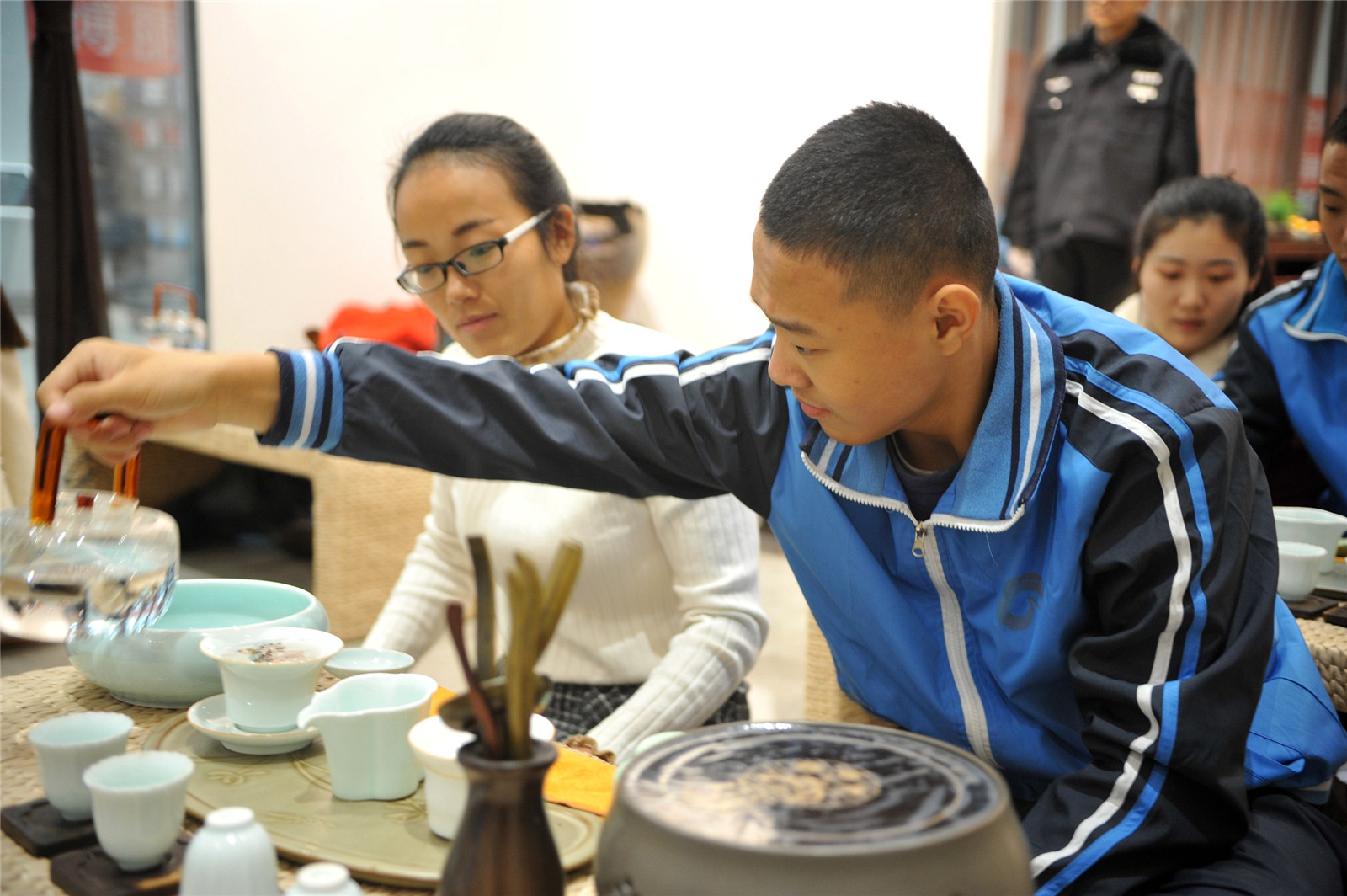 走進(jìn)淄博國藝館 傳承陶琉茶文化