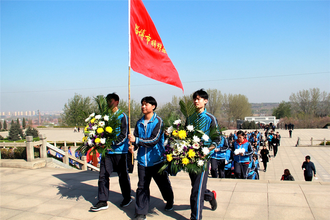 緬懷革命先烈，弘揚(yáng)愛國主義精神