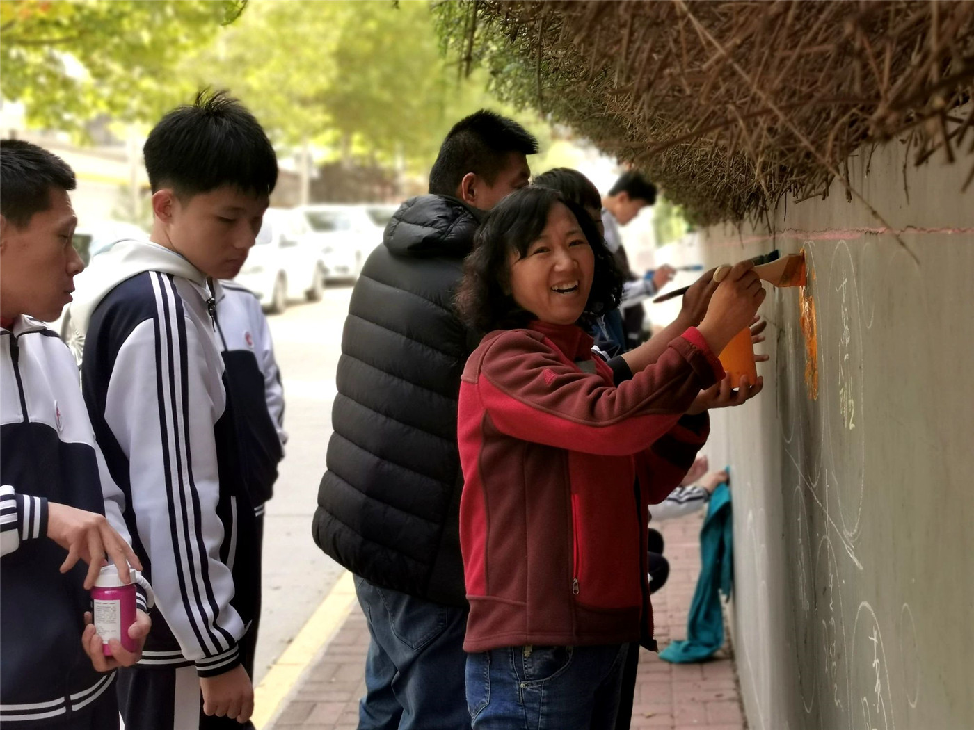 用畫筆為校園添彩