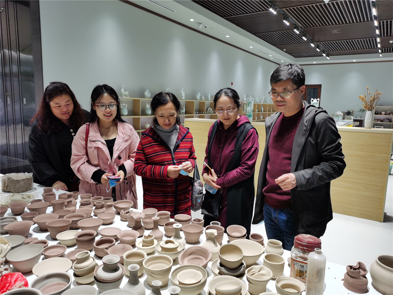 市特教中心組織開展“沉浸陶風(fēng)琉韻，感悟時(shí)代脈博”特色教研活動(dòng)