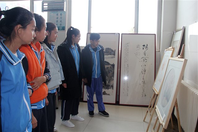 “樹(shù)師德、正師風(fēng)”美術(shù)書(shū)法作品在我校巡展