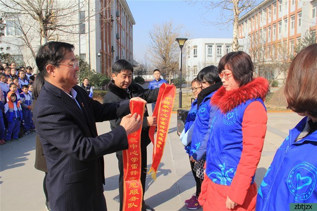 我校舉行學(xué)雷鋒志愿服務(wù)活動啟動儀式