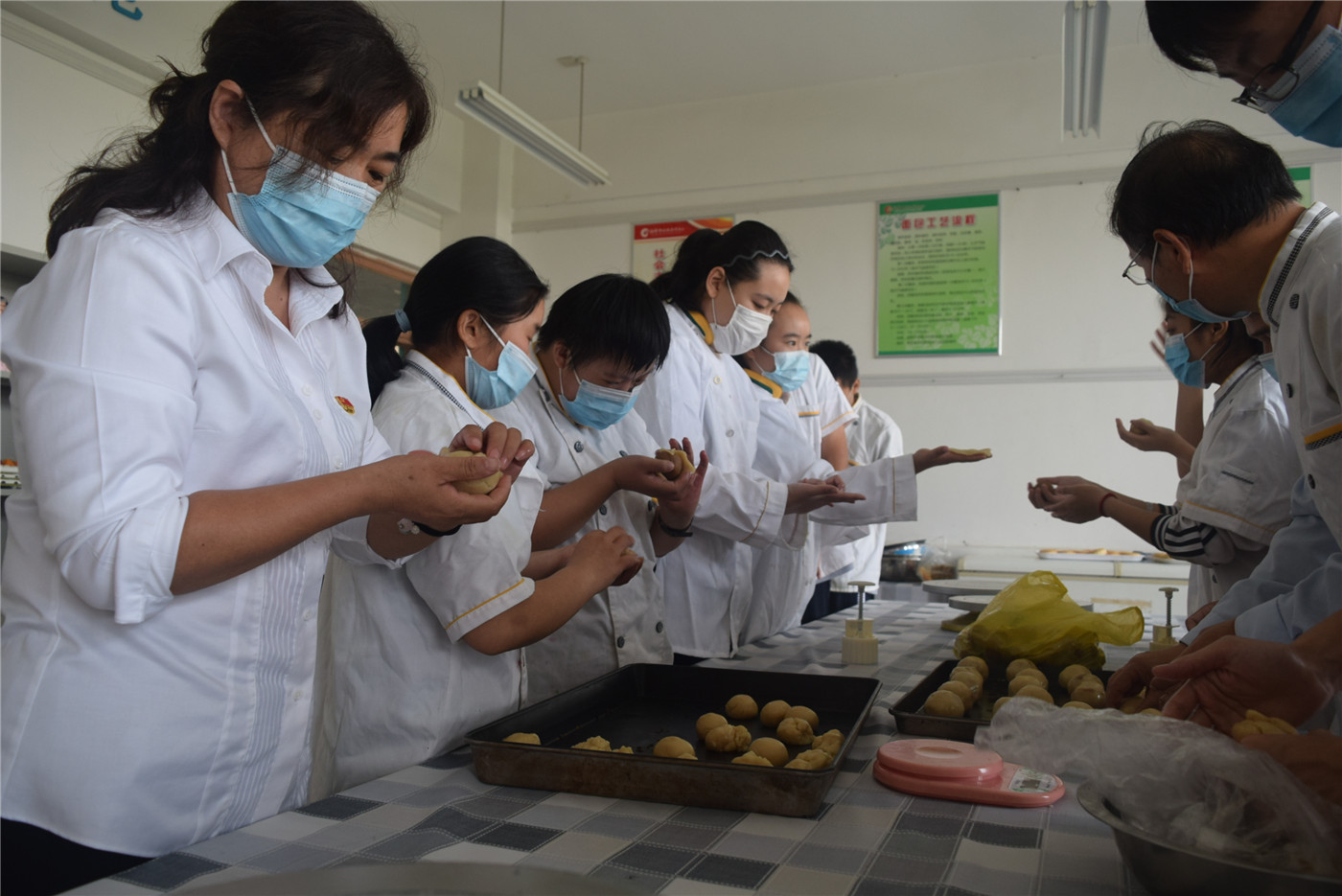 中秋月 國慶圓 “味”你而來