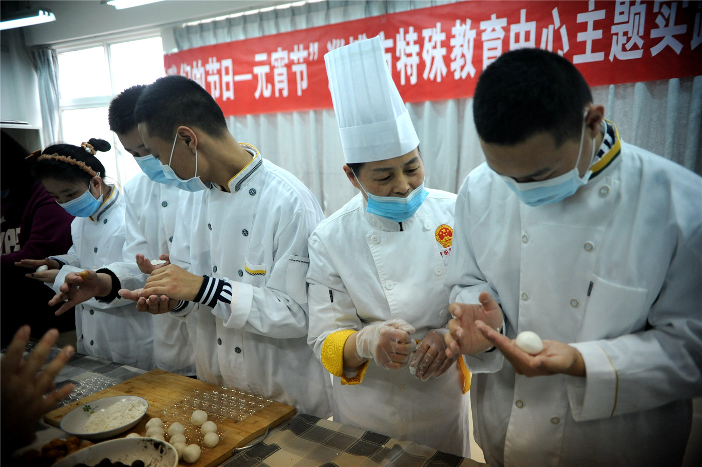 正月元宵年年圓，家風家訓代代傳